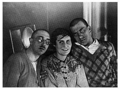 В. Маяковский с О.М., Л.Ю. Бриками. 1928